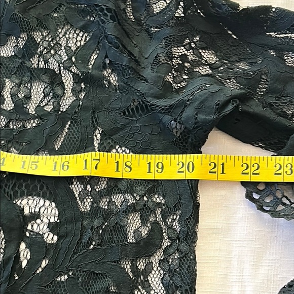 Vivid Elegant Black Lace Top - Picture 9 of 12